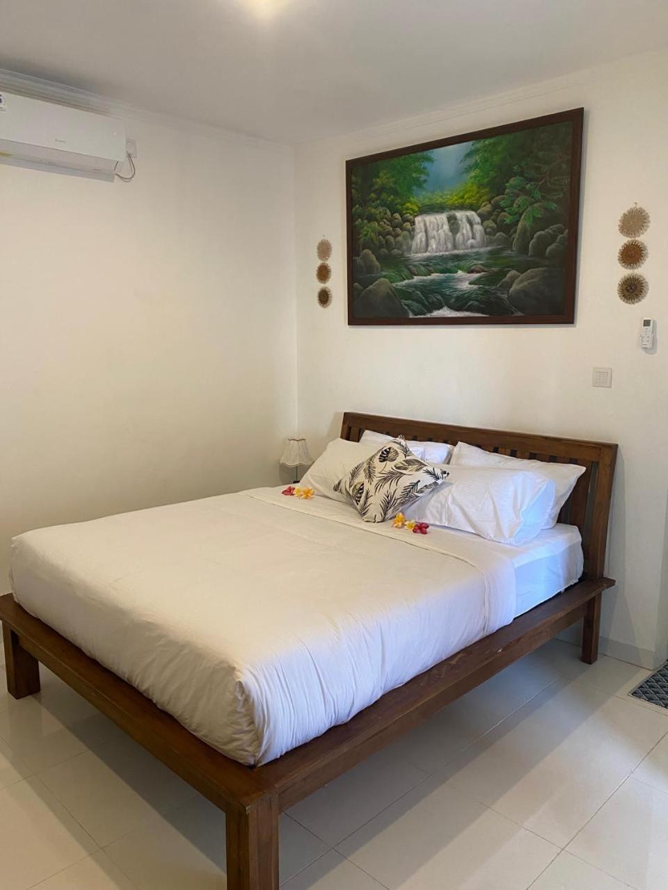 Manis Guest House Семиняк Екстериор снимка