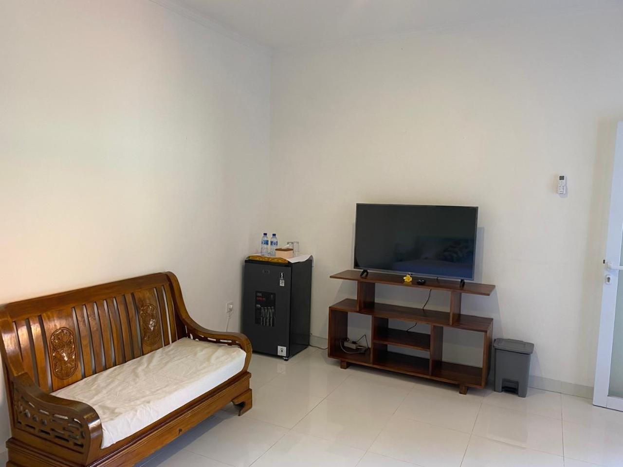 Manis Guest House Семиняк Екстериор снимка