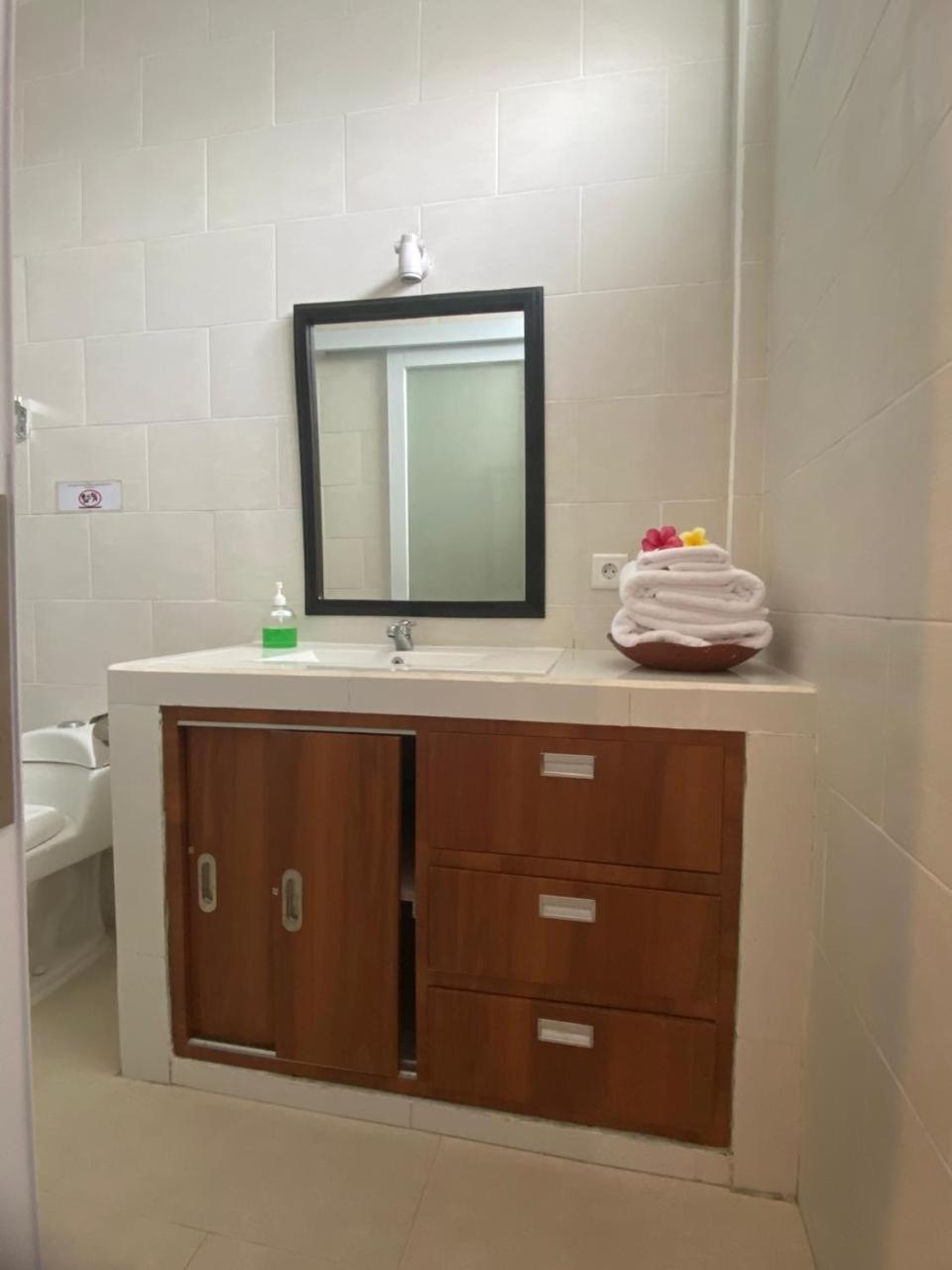Manis Guest House Семиняк Екстериор снимка